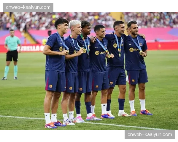巴萨中场绝对掌控遭遇腿筋伤势 组织节奏存疑影响攻防转换
